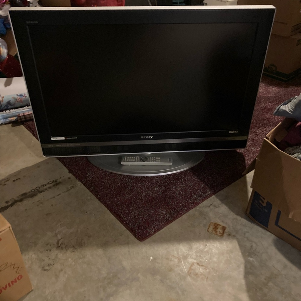 Sony KDL-V40XBR1
40" BRAVIA™ XBR® high-definition LCD TV